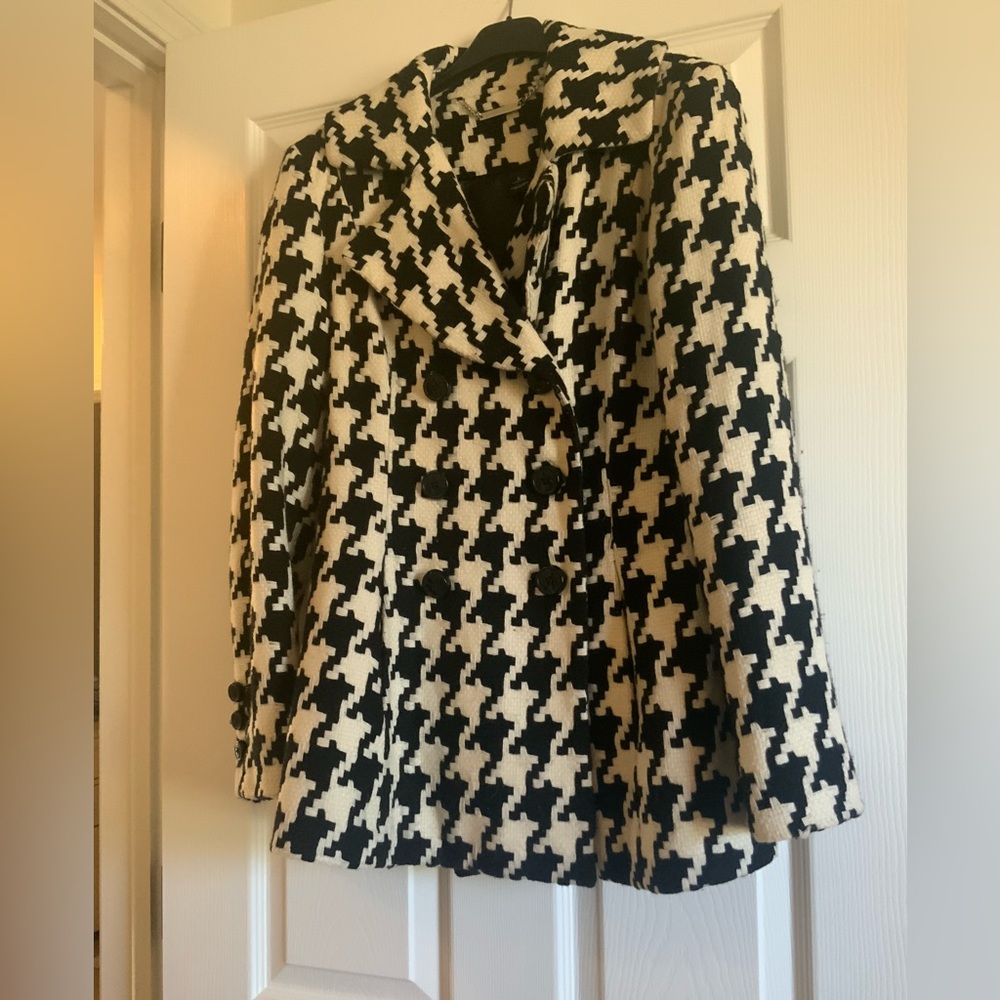 WHBM size small Houndstooth Coat